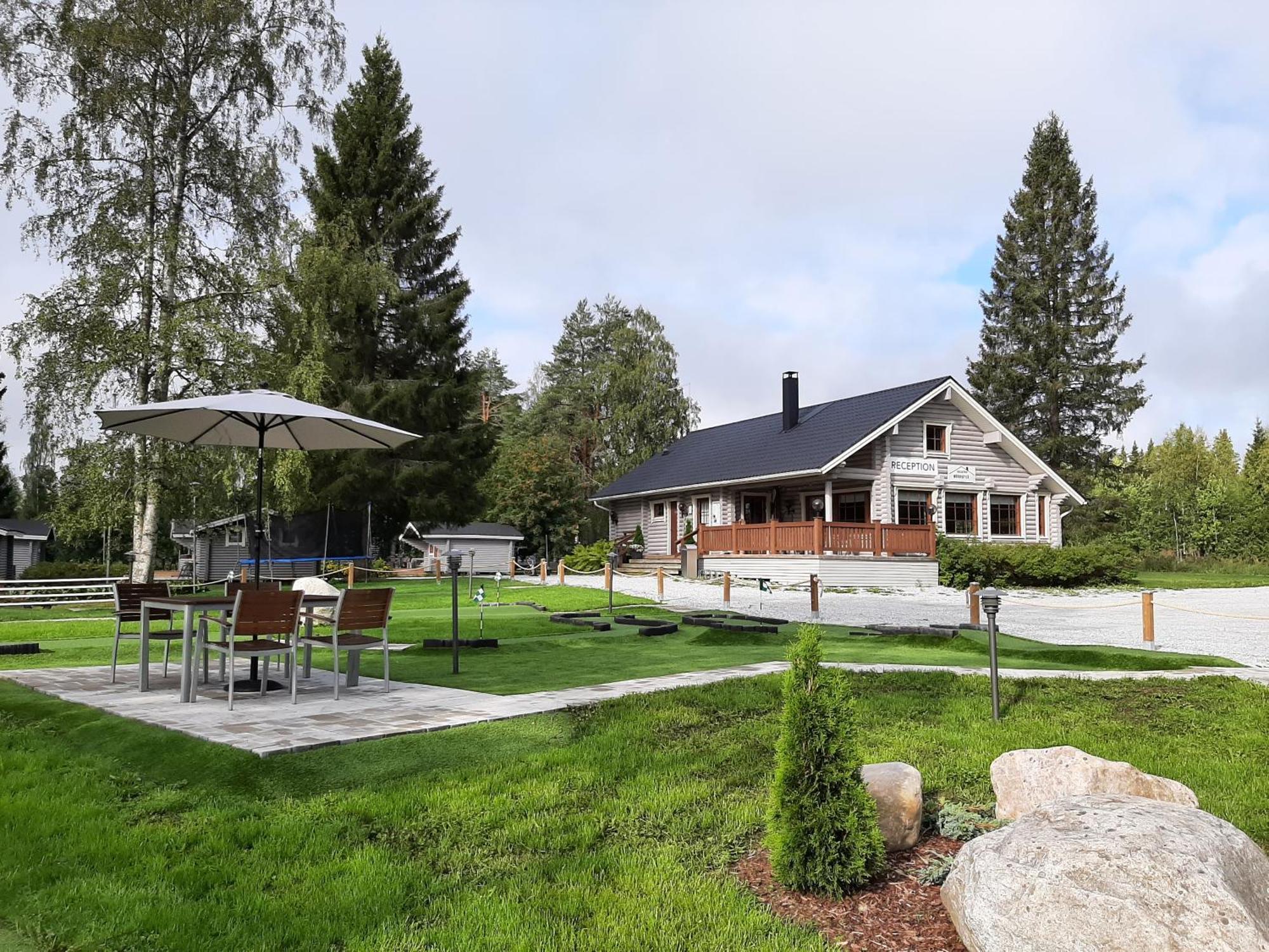 Camping Huhtaniemen Moekkikylae *