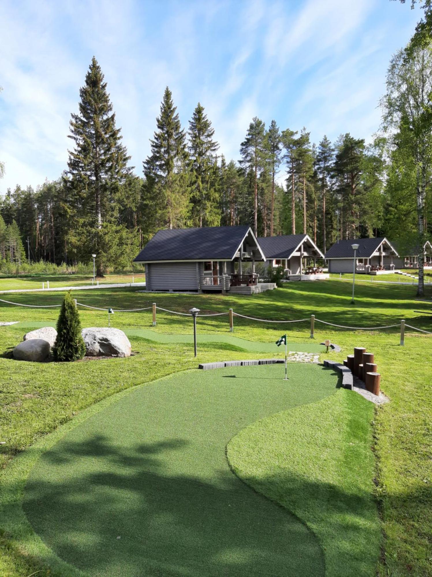 Camping Huhtaniemen Moekkikylae *